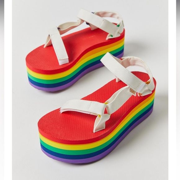 NWT Teva Flatform Universal Rainbow Pride size 8 - Picture 1 of 9